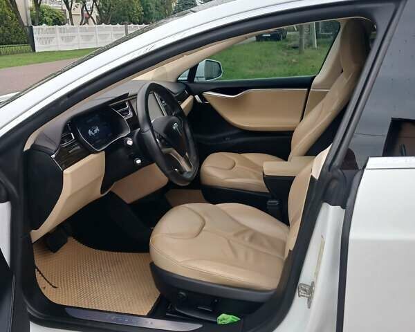 Белый Тесла Модель С, объемом двигателя 0 л и пробегом 135 тыс. км за 14500 $, фото 11 на Automoto.ua