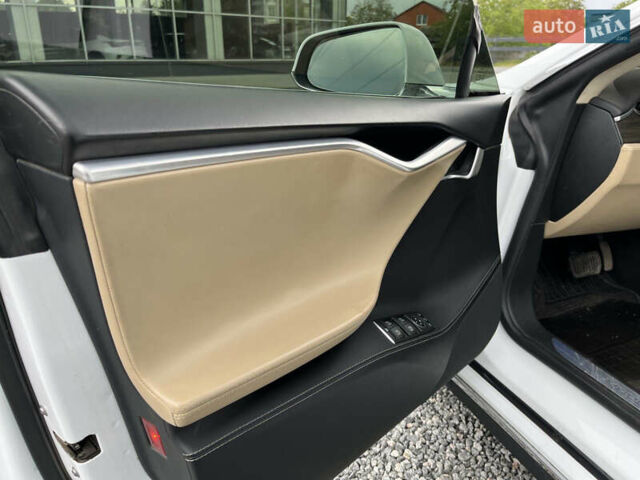 Белый Тесла Модель С, объемом двигателя 0 л и пробегом 150 тыс. км за 15000 $, фото 20 на Automoto.ua