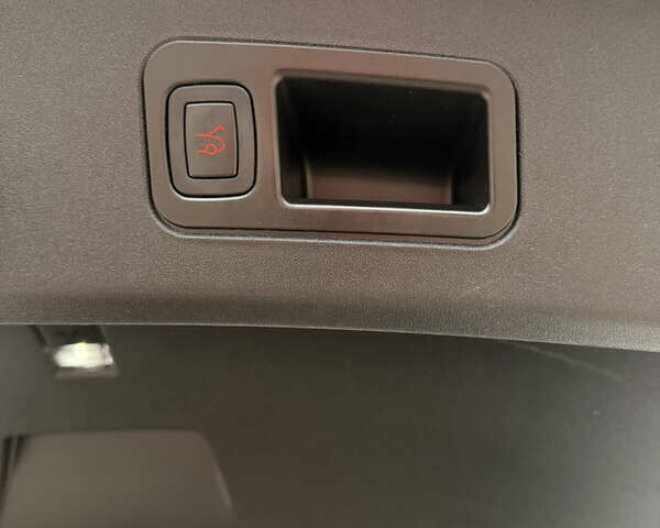 Белый Тесла Модель С, объемом двигателя 0 л и пробегом 193 тыс. км за 13055 $, фото 24 на Automoto.ua