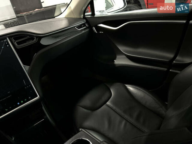 Белый Тесла Модель С, объемом двигателя 0 л и пробегом 140 тыс. км за 14950 $, фото 26 на Automoto.ua