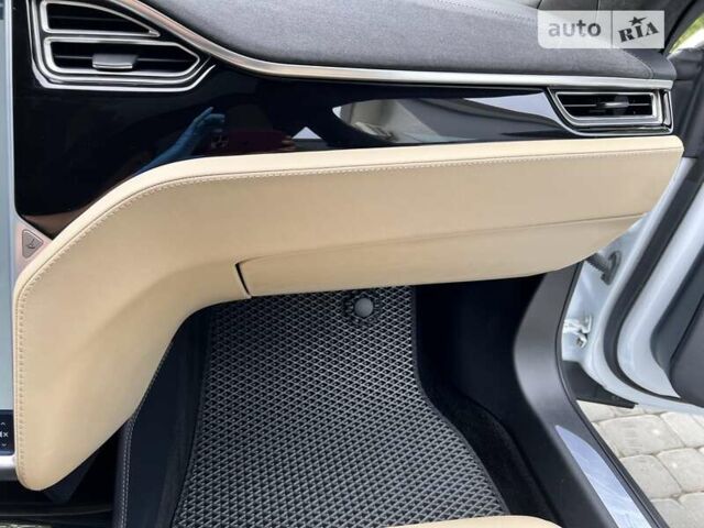 Білий Тесла Модель С, об'ємом двигуна 0 л та пробігом 89 тис. км за 22999 $, фото 12 на Automoto.ua