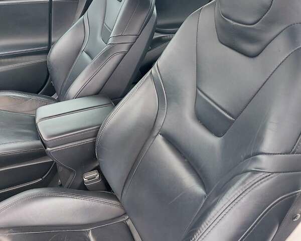 Белый Тесла Модель С, объемом двигателя 0 л и пробегом 120 тыс. км за 16100 $, фото 20 на Automoto.ua