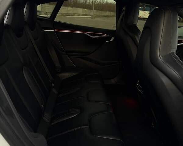 Білий Тесла Модель С, об'ємом двигуна 0 л та пробігом 144 тис. км за 16500 $, фото 23 на Automoto.ua