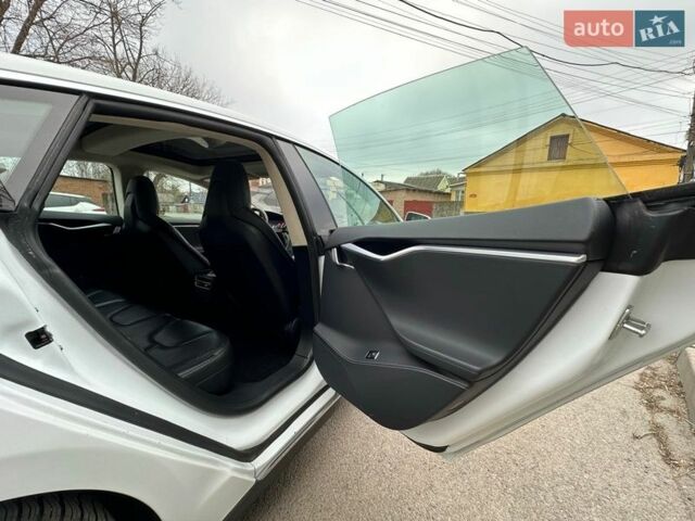 Білий Тесла Модель С, об'ємом двигуна 0 л та пробігом 130 тис. км за 15690 $, фото 16 на Automoto.ua