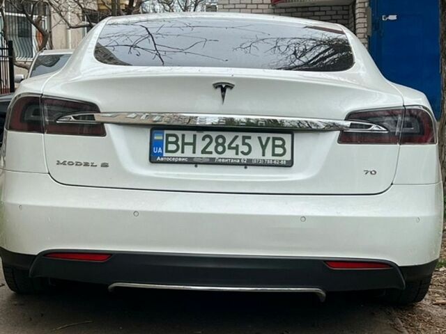 Белый Тесла Модель С, объемом двигателя 0 л и пробегом 203 тыс. км за 15200 $, фото 2 на Automoto.ua