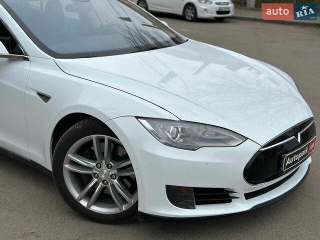 Белый Тесла Модель С, объемом двигателя 0 л и пробегом 130 тыс. км за 13340 $, фото 4 на Automoto.ua