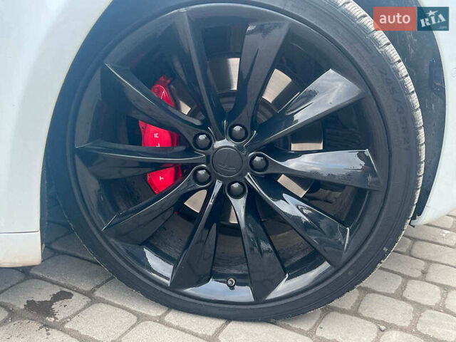 Белый Тесла Модель С, объемом двигателя 0 л и пробегом 225 тыс. км за 15940 $, фото 4 на Automoto.ua