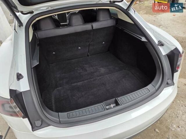 Білий Тесла Модель С, об'ємом двигуна 0 л та пробігом 237 тис. км за 14500 $, фото 11 на Automoto.ua