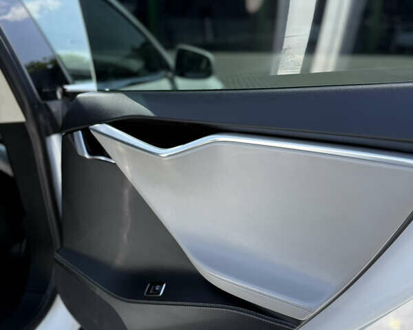 Белый Тесла Модель С, объемом двигателя 0 л и пробегом 156 тыс. км за 20000 $, фото 24 на Automoto.ua