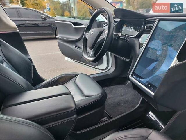 Белый Тесла Модель С, объемом двигателя 0 л и пробегом 120 тыс. км за 16100 $, фото 23 на Automoto.ua