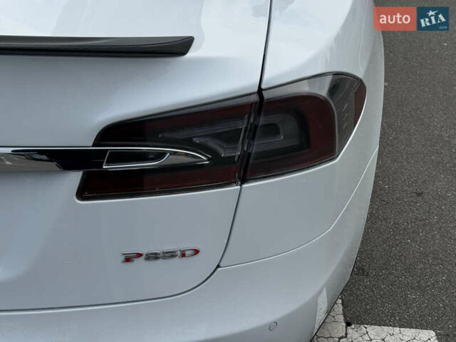 Білий Тесла Модель С, об'ємом двигуна 0 л та пробігом 111 тис. км за 16000 $, фото 7 на Automoto.ua