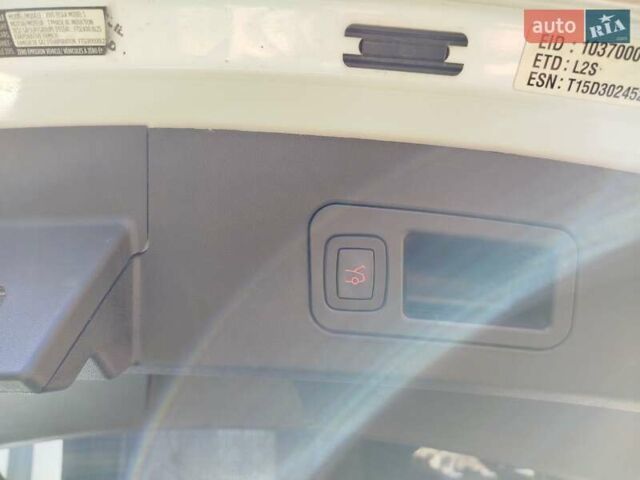 Білий Тесла Модель С, об'ємом двигуна 0 л та пробігом 253 тис. км за 15000 $, фото 2 на Automoto.ua