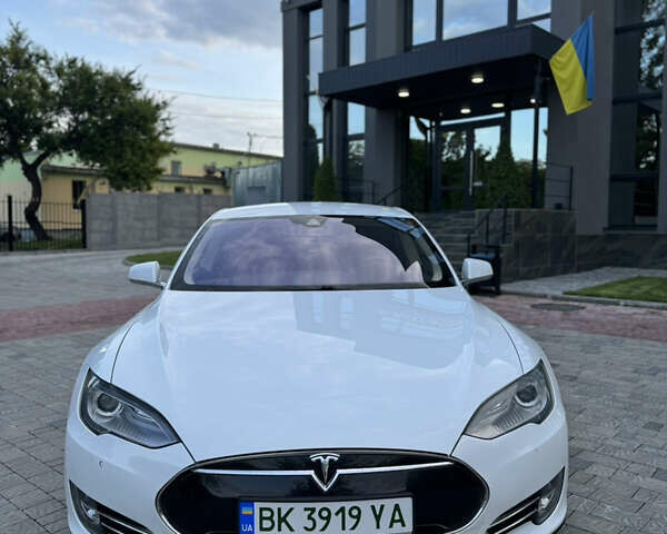 Белый Тесла Модель С, объемом двигателя 0 л и пробегом 108 тыс. км за 16500 $, фото 2 на Automoto.ua