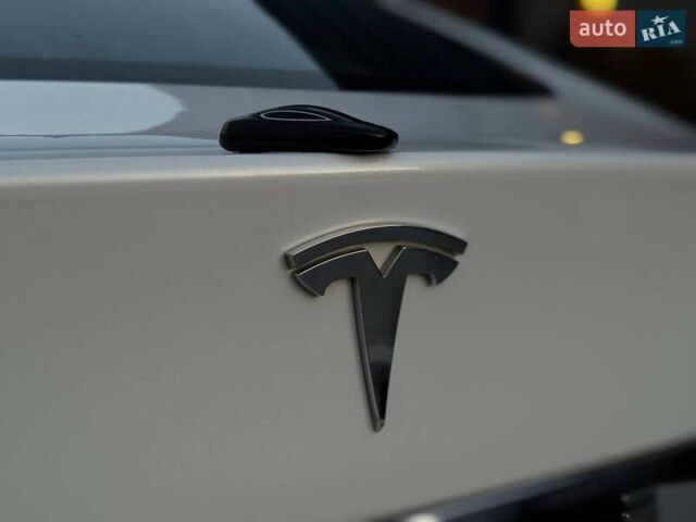 Білий Тесла Модель С, об'ємом двигуна 0 л та пробігом 470 тис. км за 13700 $, фото 66 на Automoto.ua