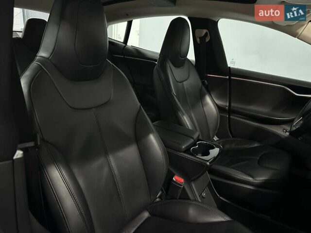 Белый Тесла Модель С, объемом двигателя 0 л и пробегом 140 тыс. км за 14950 $, фото 31 на Automoto.ua