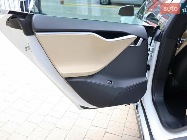 Тесла Модель С 2016 у Львові на Automoto.ua Білий Тесла Модель С, об'ємом двигуна 0 л та пробігом 86 тис. км за 20900 $, фото 28 на Automoto.ua