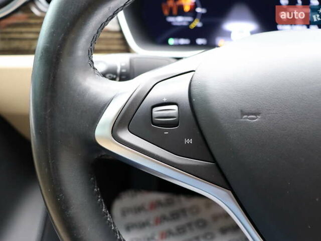 Тесла Модель С 2016 у Львові на Automoto.ua Білий Тесла Модель С, об'ємом двигуна 0 л та пробігом 86 тис. км за 20900 $, фото 17 на Automoto.ua