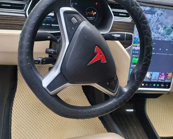 Белый Тесла Модель С, объемом двигателя 0 л и пробегом 150 тыс. км за 20500 $, фото 17 на Automoto.ua