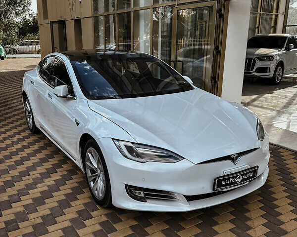 Белый Тесла Модель С, объемом двигателя 0 л и пробегом 96 тыс. км за 16990 $, фото 5 на Automoto.ua