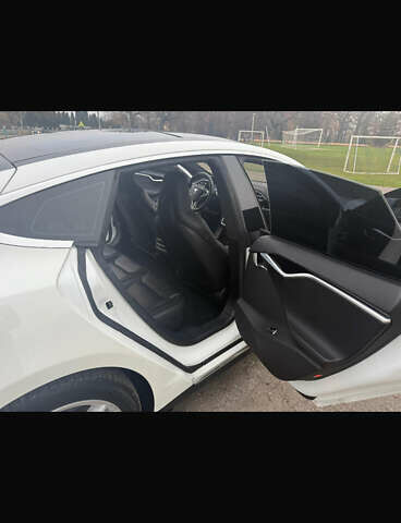 Білий Тесла Модель С, об'ємом двигуна 0 л та пробігом 106 тис. км за 12800 $, фото 10 на Automoto.ua