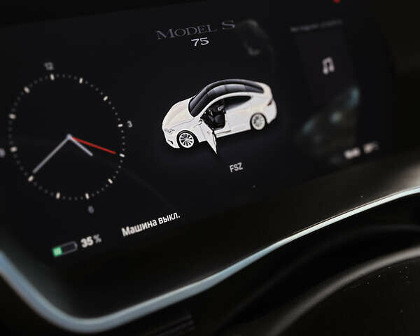 Белый Тесла Модель С, объемом двигателя 0 л и пробегом 96 тыс. км за 16990 $, фото 8 на Automoto.ua