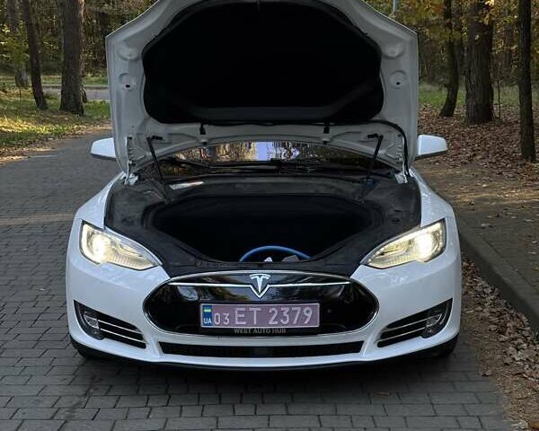 Белый Тесла Модель С, объемом двигателя 0 л и пробегом 98 тыс. км за 19300 $, фото 9 на Automoto.ua