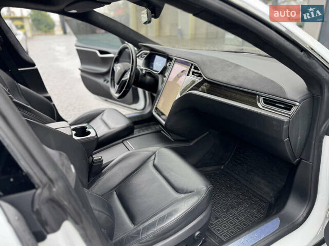 Білий Тесла Модель С, об'ємом двигуна 0 л та пробігом 134 тис. км за 16500 $, фото 12 на Automoto.ua