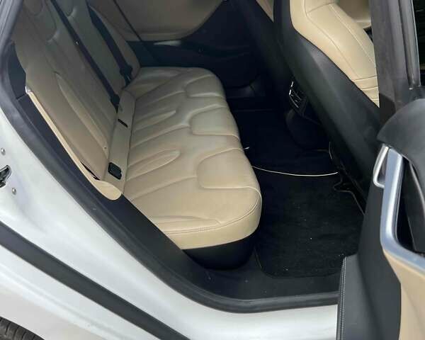 Білий Тесла Модель С, об'ємом двигуна 0 л та пробігом 72 тис. км за 21400 $, фото 4 на Automoto.ua