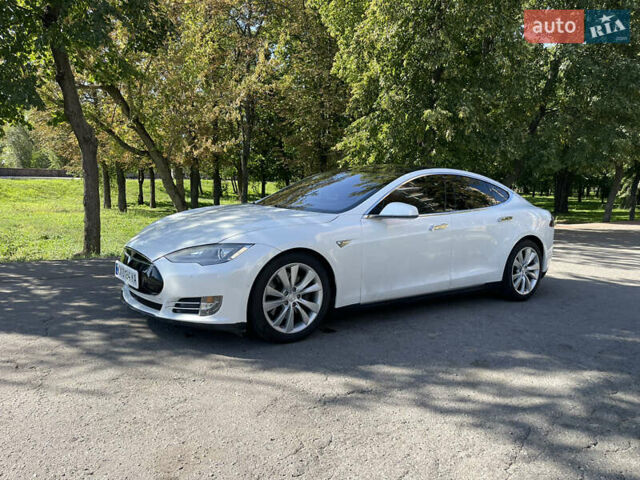 Білий Тесла Модель С, об'ємом двигуна 0 л та пробігом 146 тис. км за 14900 $, фото 6 на Automoto.ua