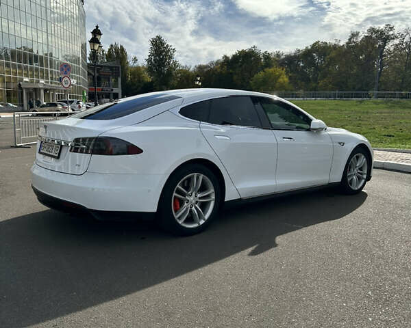 Белый Тесла Модель С, объемом двигателя 0 л и пробегом 105 тыс. км за 13700 $, фото 3 на Automoto.ua