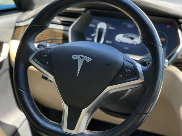 Белый Тесла Модель С, объемом двигателя 75 л и пробегом 115 тыс. км за 23800 $, фото 14 на Automoto.ua