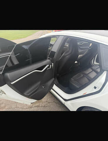 Білий Тесла Модель С, об'ємом двигуна 0 л та пробігом 106 тис. км за 12800 $, фото 9 на Automoto.ua