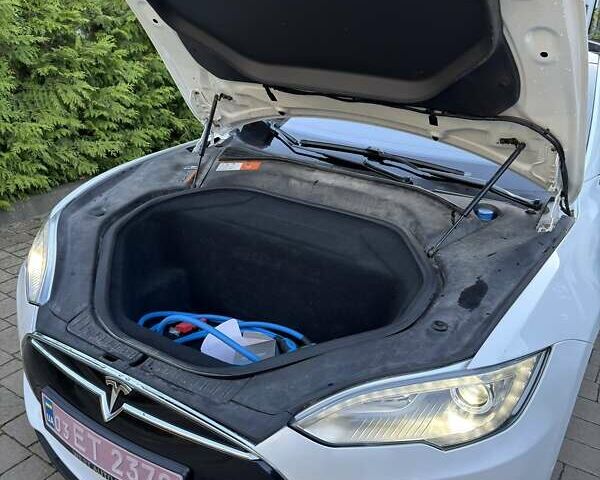 Белый Тесла Модель С, объемом двигателя 0 л и пробегом 98 тыс. км за 19300 $, фото 10 на Automoto.ua