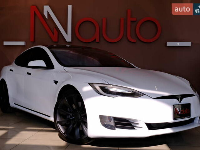 Белый Тесла Модель С, объемом двигателя 0 л и пробегом 62 тыс. км за 20900 $, фото 9 на Automoto.ua
