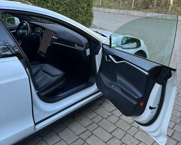 Белый Тесла Модель С, объемом двигателя 0 л и пробегом 98 тыс. км за 19300 $, фото 21 на Automoto.ua