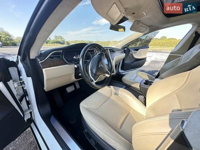 Белый Тесла Модель С, объемом двигателя 0 л и пробегом 170 тыс. км за 23800 $, фото 35 на Automoto.ua