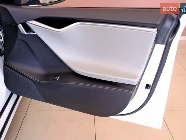 Белый Тесла Модель С, объемом двигателя 0 л и пробегом 62 тыс. км за 20900 $, фото 52 на Automoto.ua