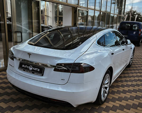 Белый Тесла Модель С, объемом двигателя 0 л и пробегом 96 тыс. км за 16990 $, фото 1 на Automoto.ua