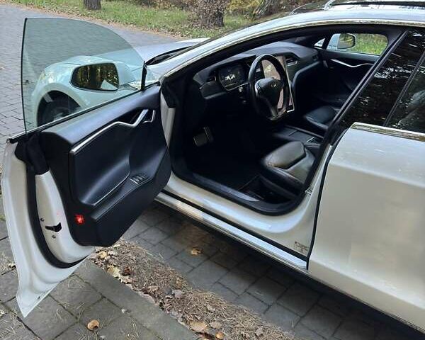 Белый Тесла Модель С, объемом двигателя 0 л и пробегом 98 тыс. км за 19300 $, фото 11 на Automoto.ua