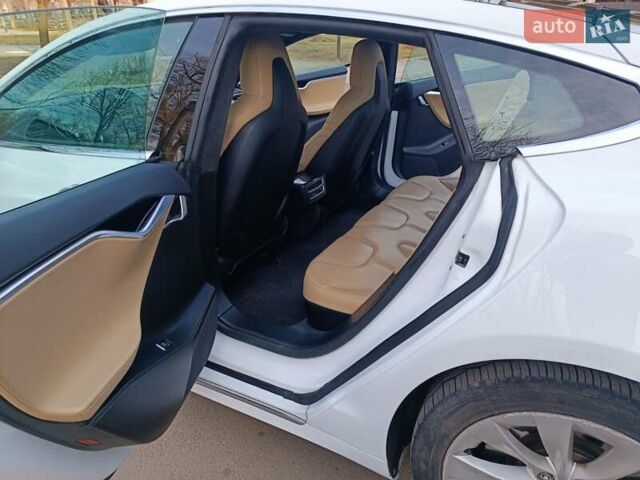 Белый Тесла Модель С, объемом двигателя 0 л и пробегом 105 тыс. км за 15900 $, фото 10 на Automoto.ua