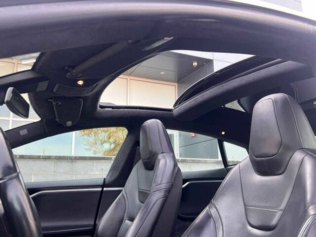 Білий Тесла Модель С, об'ємом двигуна 0 л та пробігом 74 тис. км за 11900 $, фото 7 на Automoto.ua