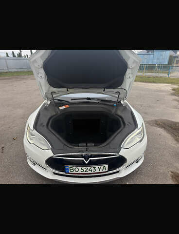 Білий Тесла Модель С, об'ємом двигуна 0 л та пробігом 106 тис. км за 12800 $, фото 20 на Automoto.ua