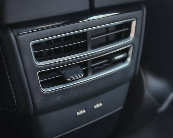 Белый Тесла Модель С, объемом двигателя 0 л и пробегом 96 тыс. км за 16990 $, фото 11 на Automoto.ua