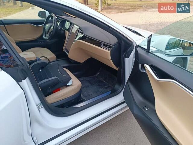 Белый Тесла Модель С, объемом двигателя 0 л и пробегом 105 тыс. км за 15900 $, фото 9 на Automoto.ua