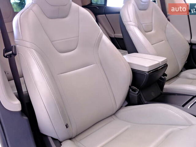 Белый Тесла Модель С, объемом двигателя 0 л и пробегом 62 тыс. км за 20900 $, фото 55 на Automoto.ua