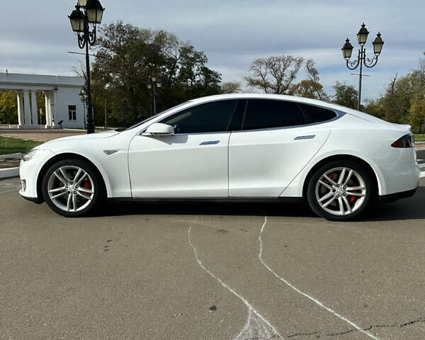 Белый Тесла Модель С, объемом двигателя 0 л и пробегом 105 тыс. км за 12700 $, фото 6 на Automoto.ua