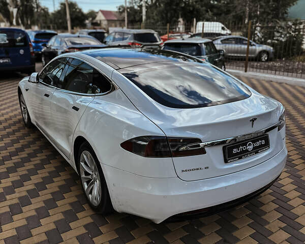 Белый Тесла Модель С, объемом двигателя 0 л и пробегом 96 тыс. км за 16990 $, фото 2 на Automoto.ua