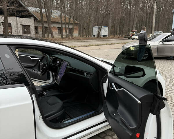 Белый Тесла Модель С, объемом двигателя 0 л и пробегом 199 тыс. км за 15499 $, фото 12 на Automoto.ua