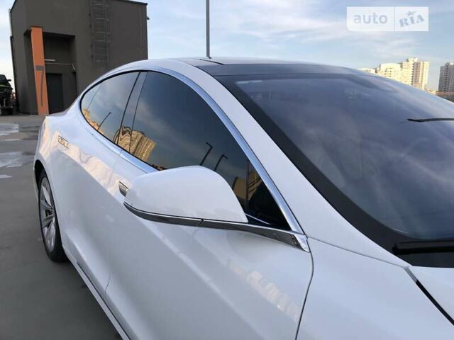 Белый Тесла Модель С, объемом двигателя 0 л и пробегом 111 тыс. км за 25800 $, фото 18 на Automoto.ua