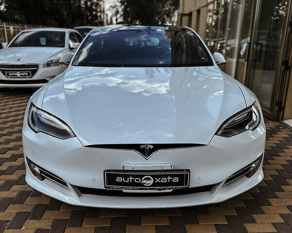 Белый Тесла Модель С, объемом двигателя 0 л и пробегом 96 тыс. км за 16990 $, фото 3 на Automoto.ua